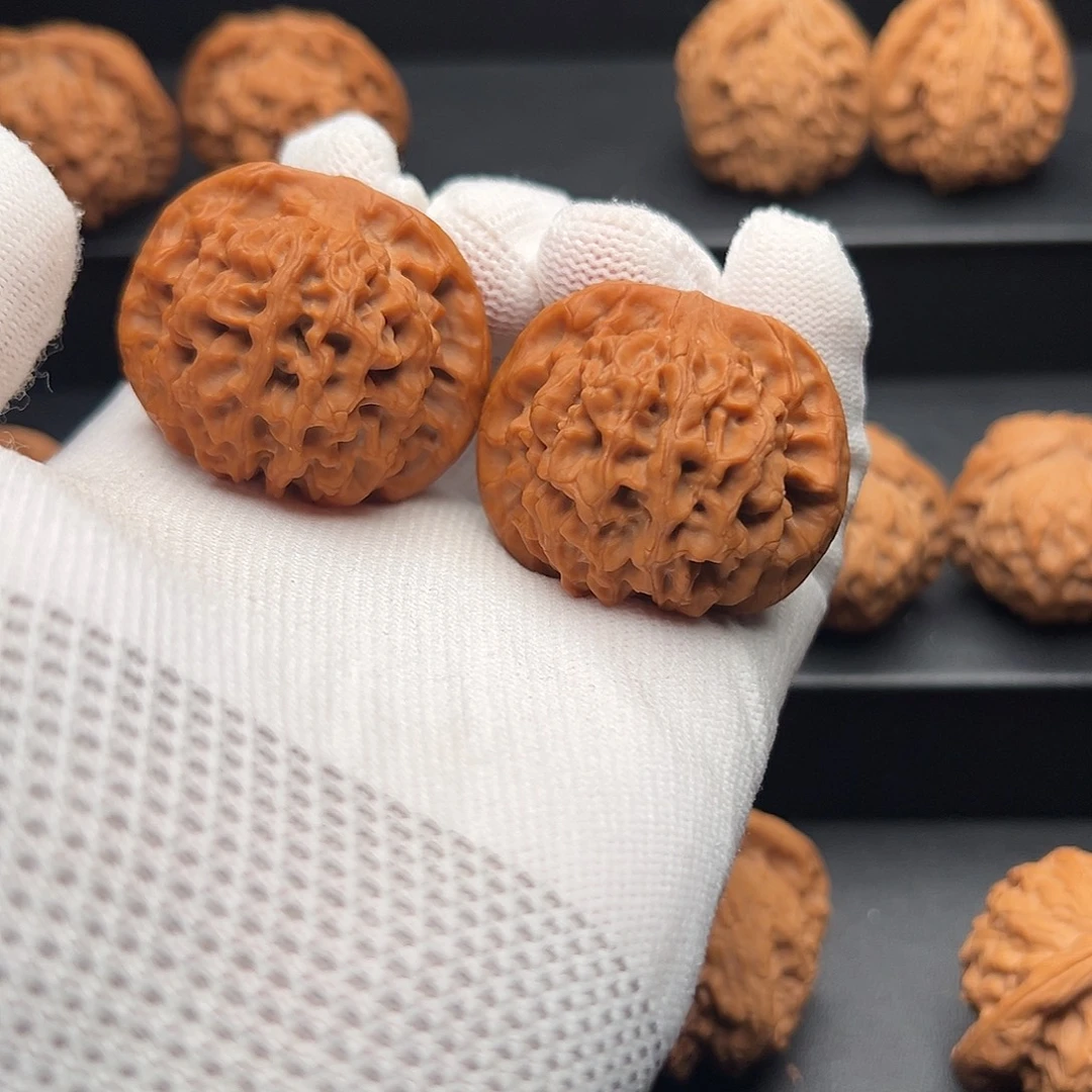 夏***樂文玩核桃吊坠小任