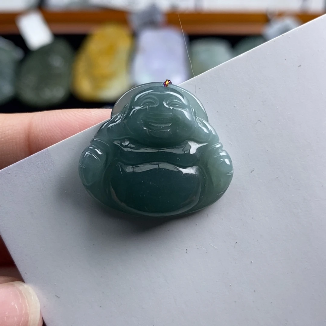 翡翠颈饰未镶嵌佛公