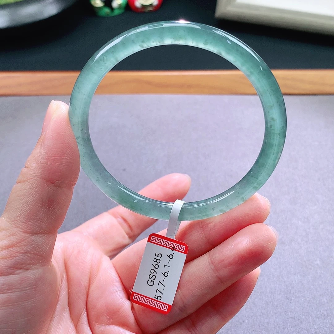 翡翠手镯未镶嵌天然翡翠手镯