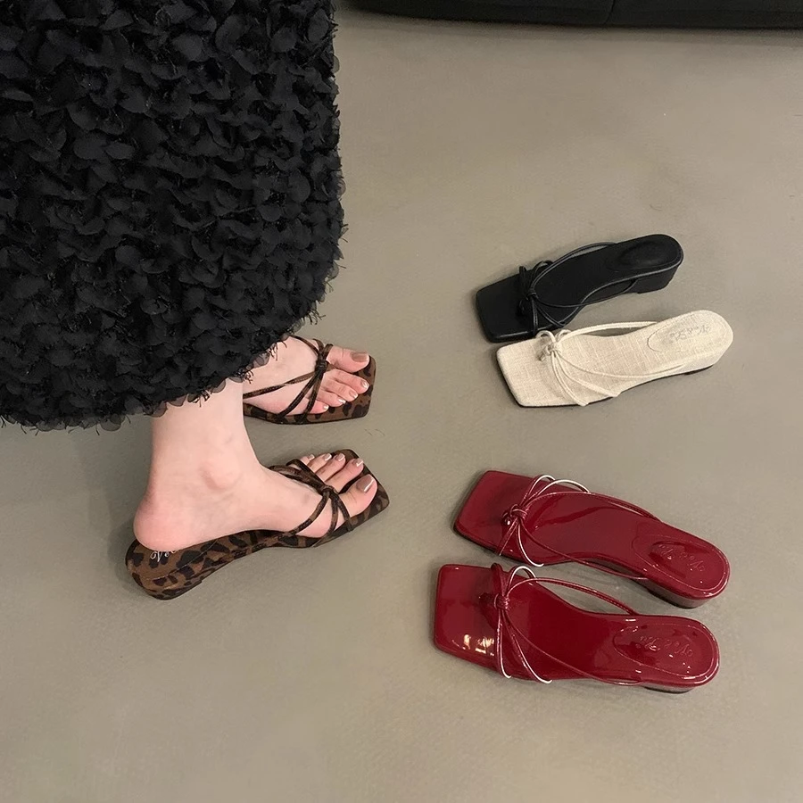 坡跟法式配裙子夹脚人字拖鞋女鞋子外穿2025夏季网红豹纹凉拖凉鞋