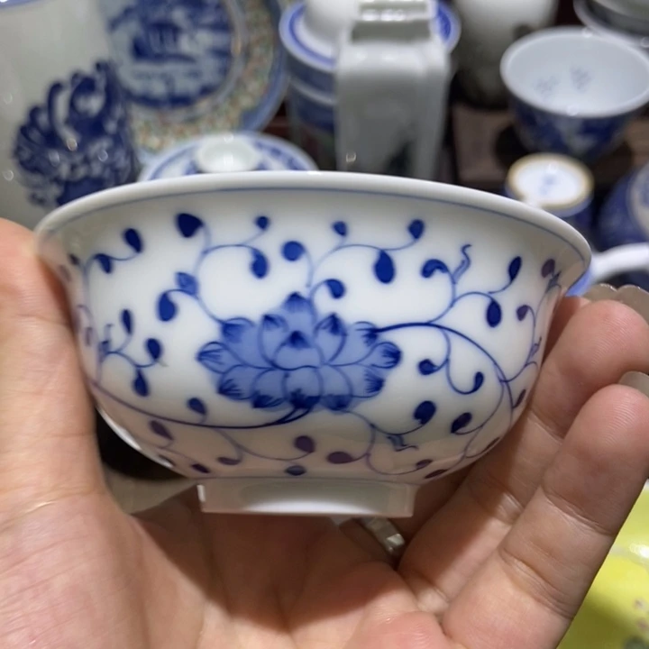 陶瓷艺术品的杯子