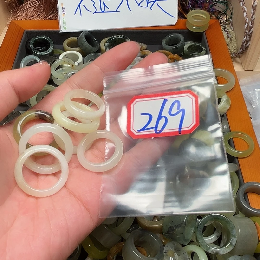 未镶嵌蛇纹石玉珠宝奇石