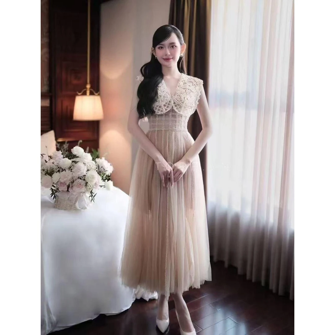 高贵气质蕾丝刺绣无袖V领收腰A字连