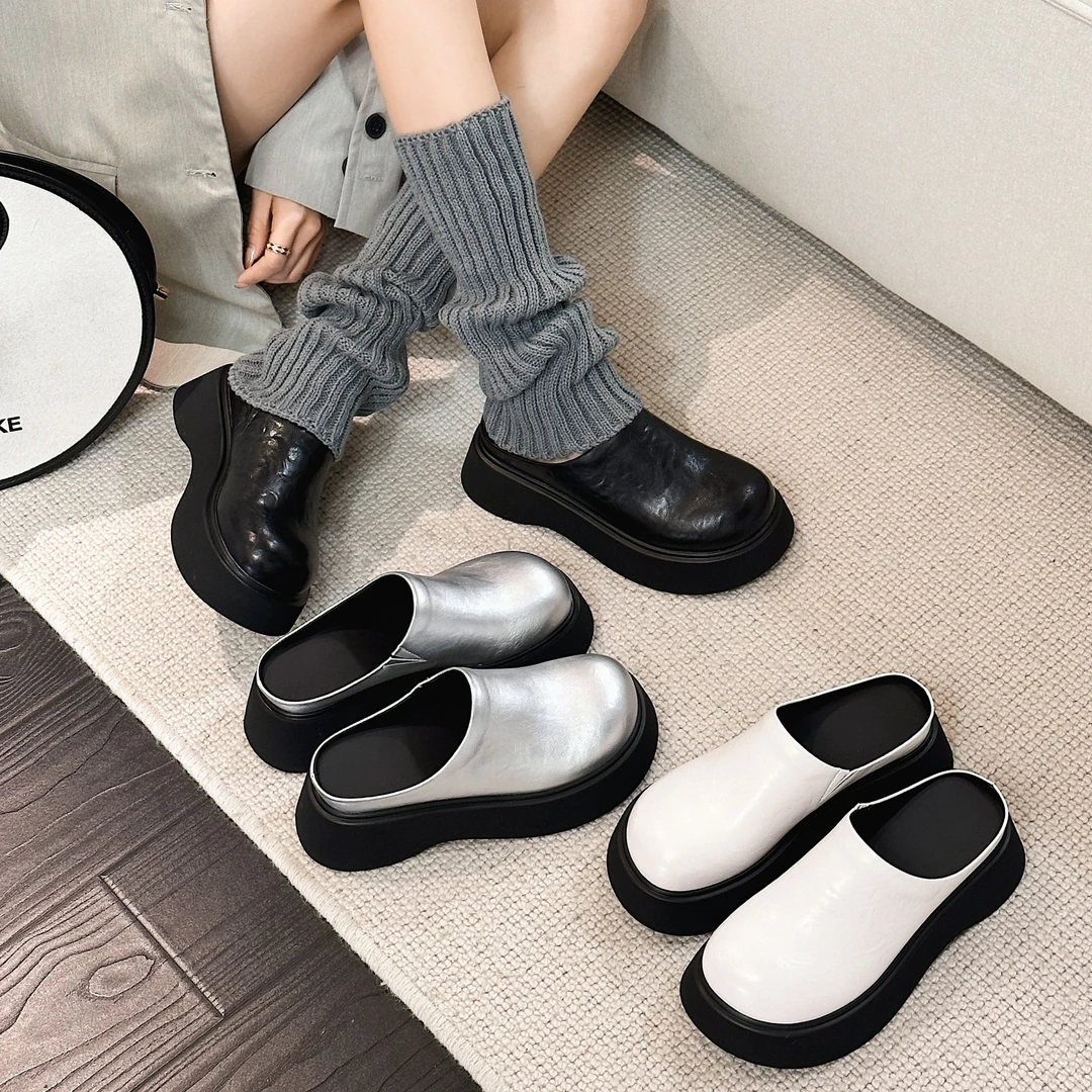 『嘻嘻』真皮厚底勃肯鞋女2025春秋新款5.0cm增高时尚包头半拖鞋