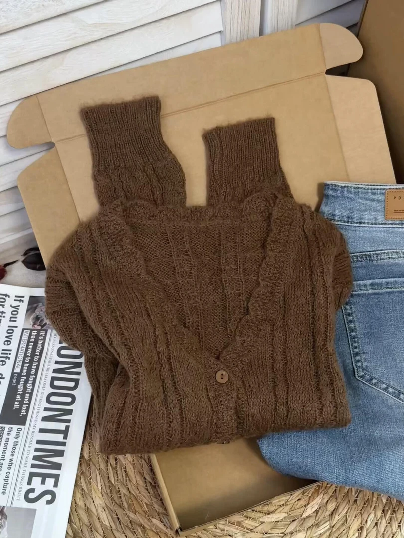 法式V领麻花针织开衫外套女早秋新款设计感时尚显瘦休闲百搭上衣