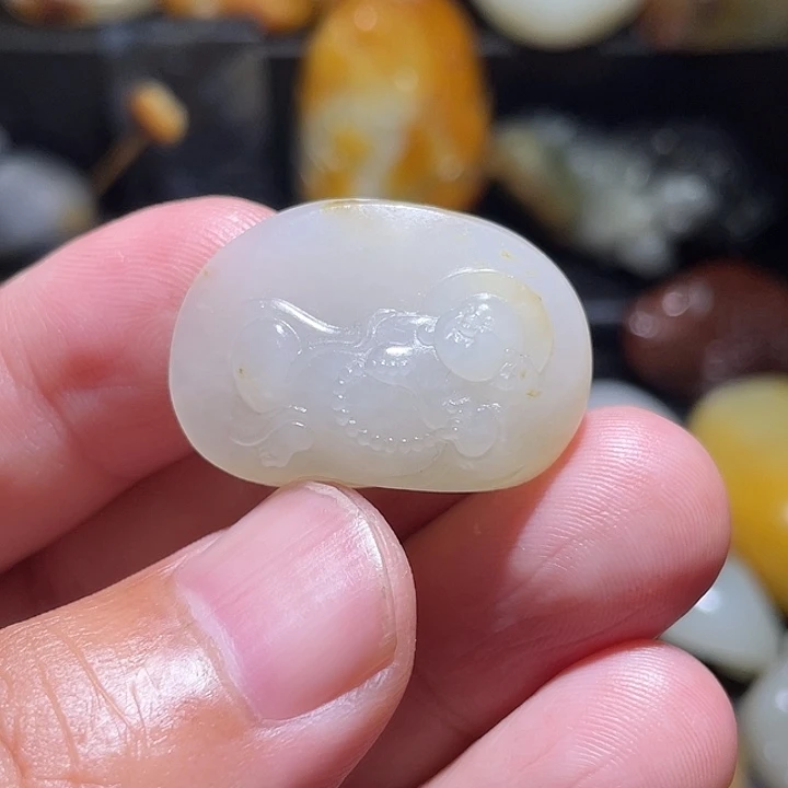 颈饰未镶嵌和田玉（糖玉）