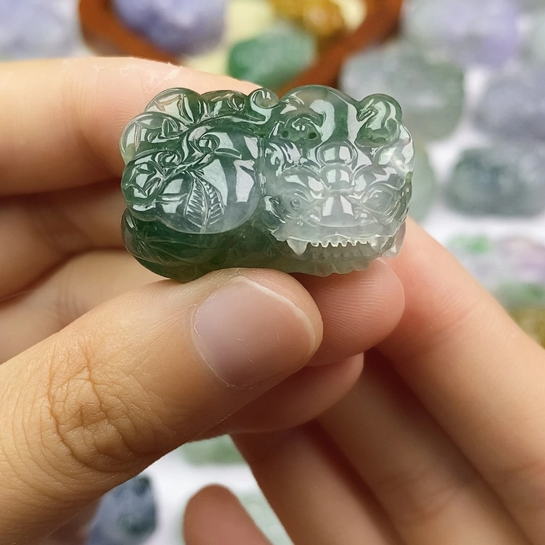 翡翠未镶嵌颈饰貔貅