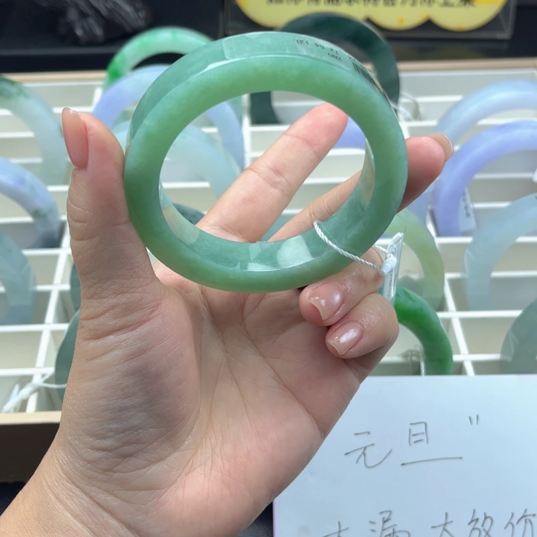 纬***度定制翡翠未镶嵌正圈