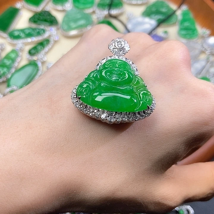 颈饰18K金镶嵌翡翠