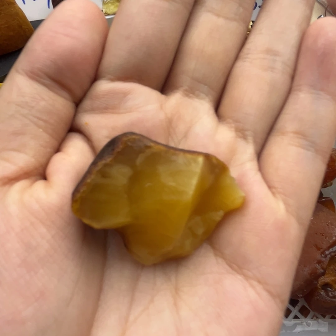 柚****未镶嵌琥珀裸石陈