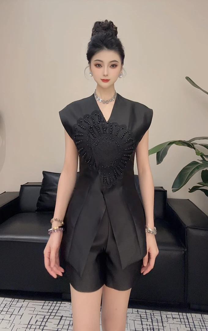 茶歇风复古百搭无袖上衣女2025早夏时尚轻熟风修身显瘦短裤两件套