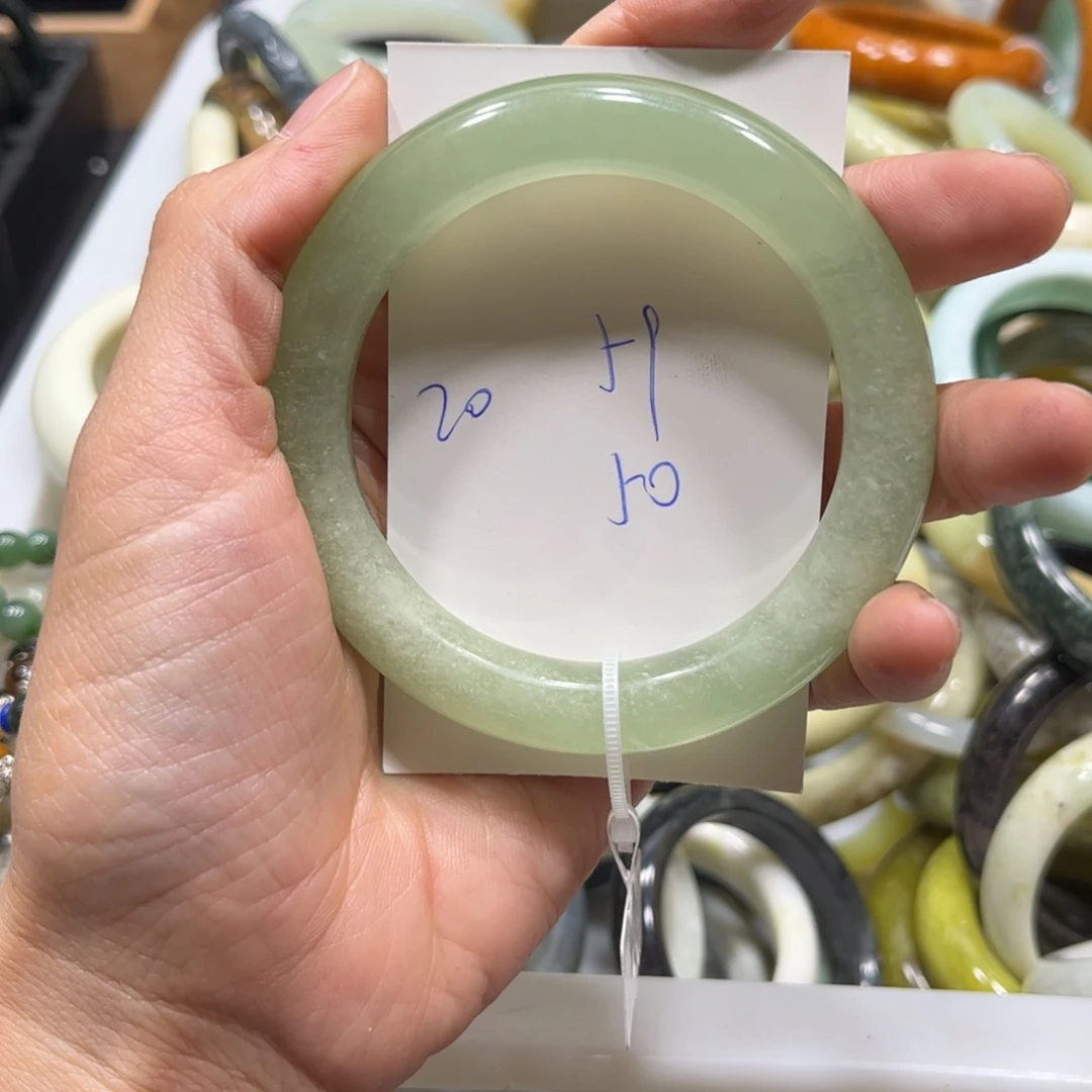 蛇纹石玉手镯未镶嵌道***班