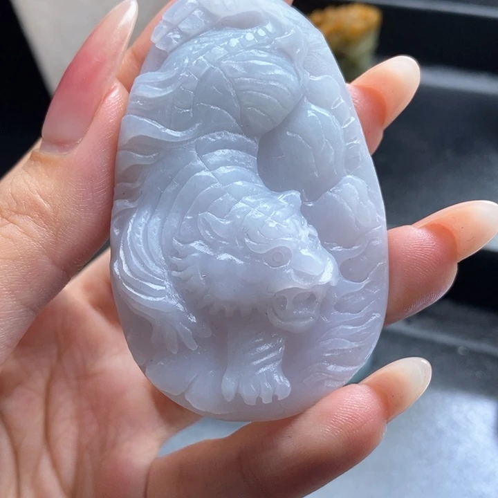 定制翡翠未镶嵌虎牌