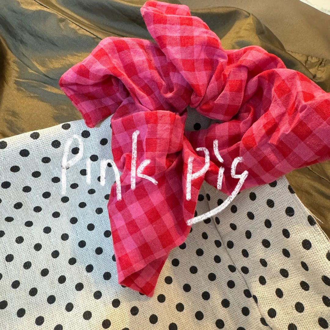 布艺玫红格子方巾