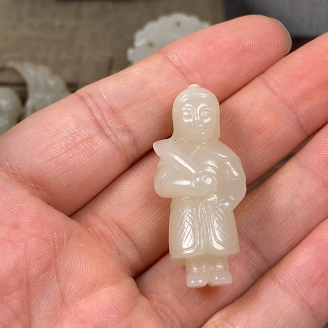 ****江非常精美得脖挂件