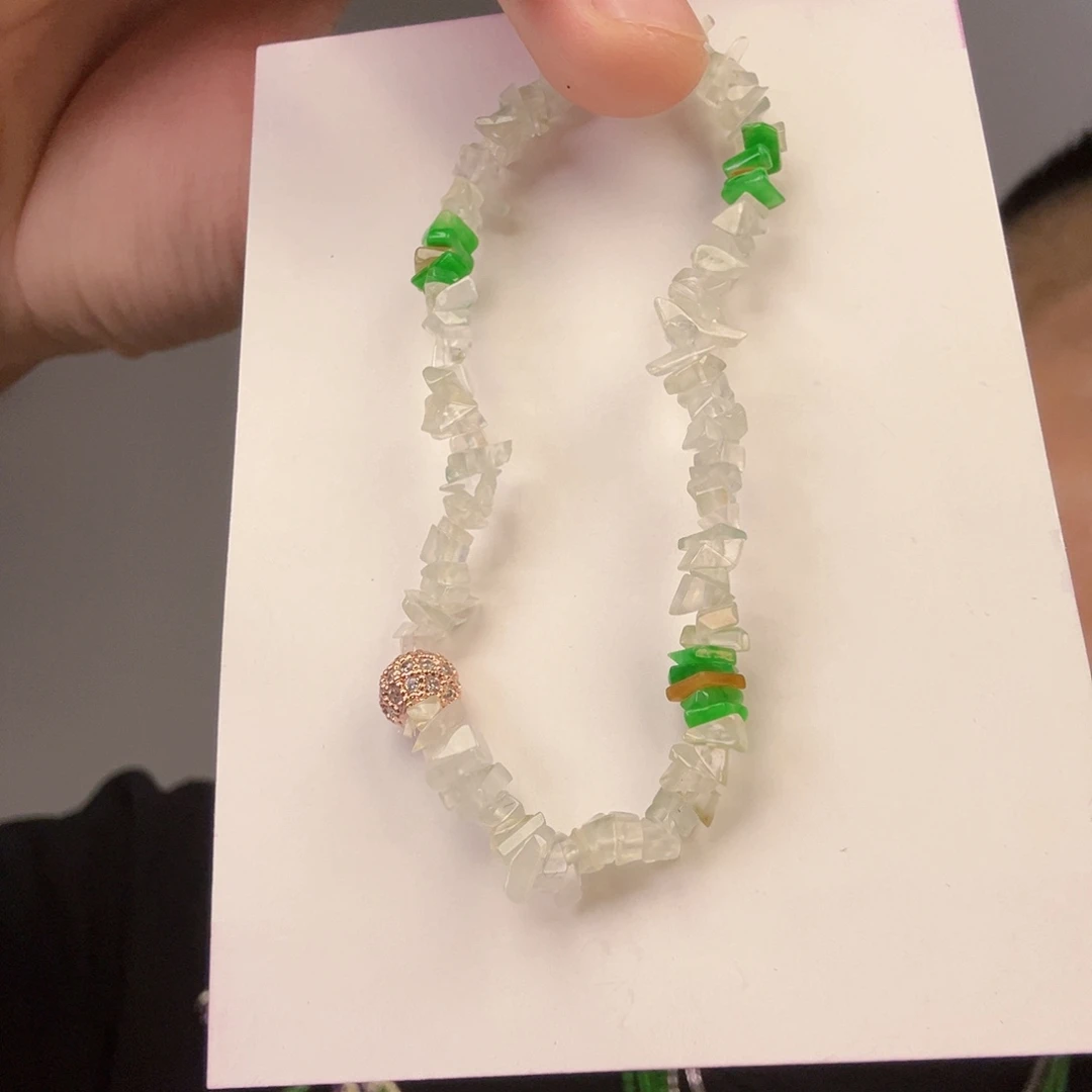 未镶嵌挂件翡翠一件