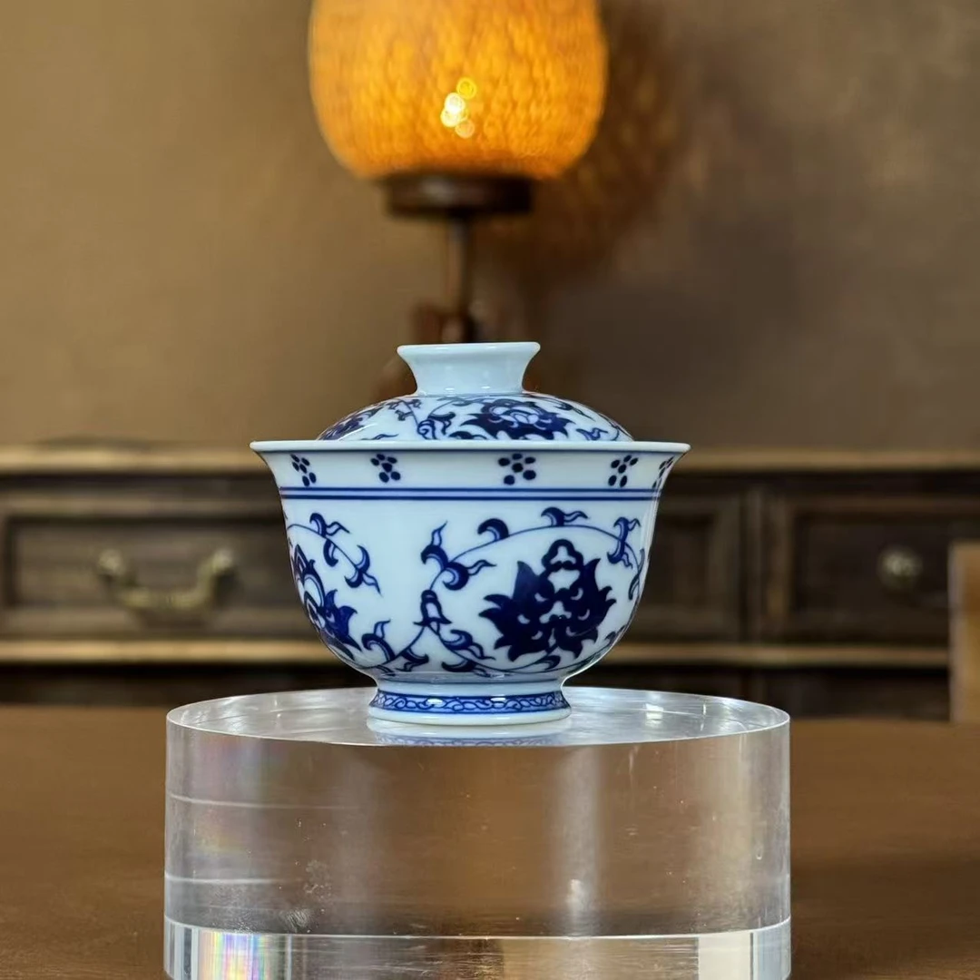 青花缠枝莲盖碗