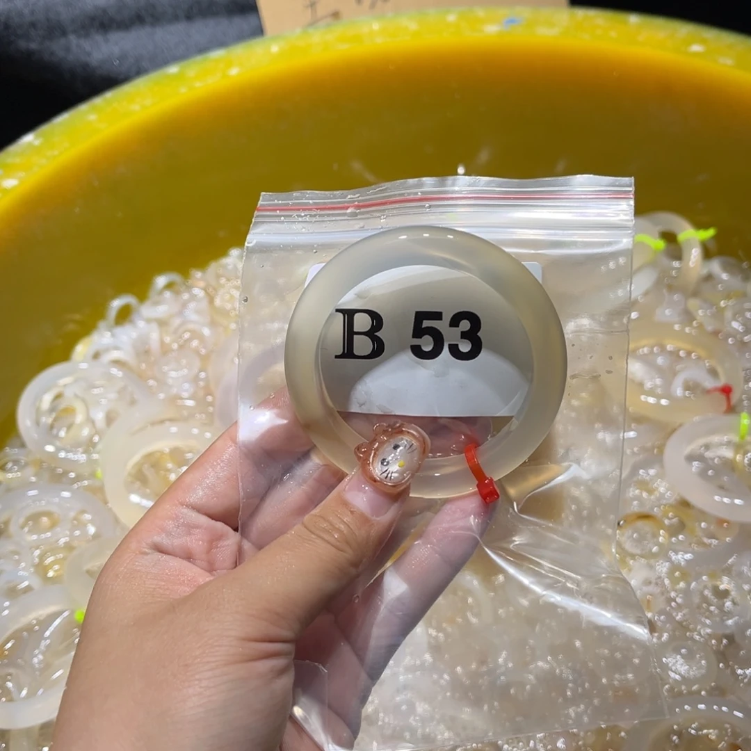 姓***陈玛瑙/玉髓未镶嵌手镯
