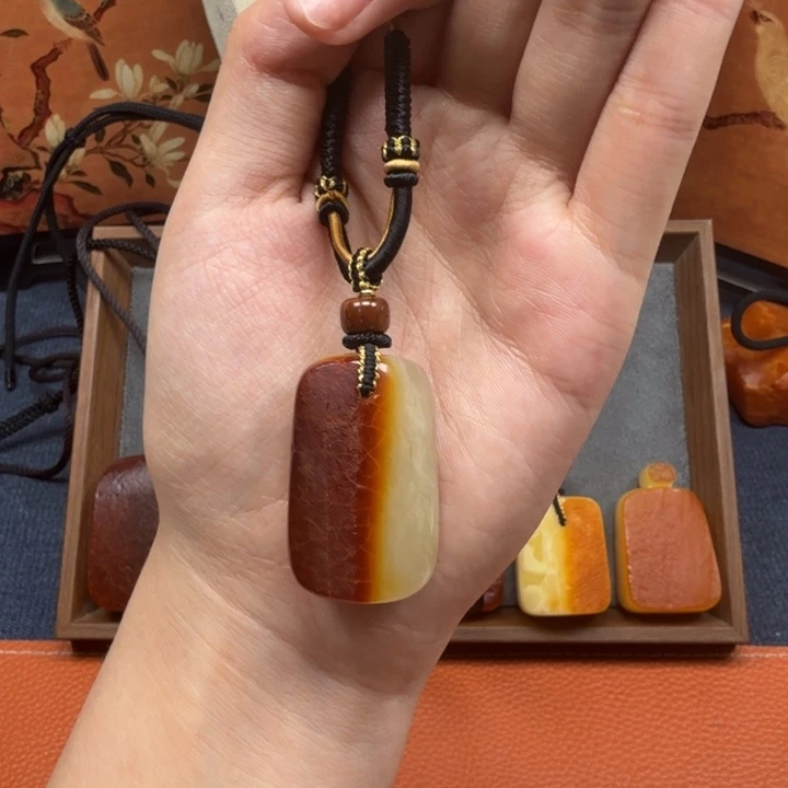 蜜蜡未镶嵌吊坠(赠链)