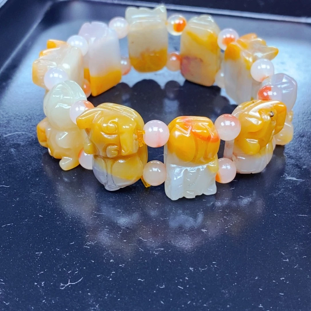 石英质玉（黄龙玉）未镶嵌颈饰