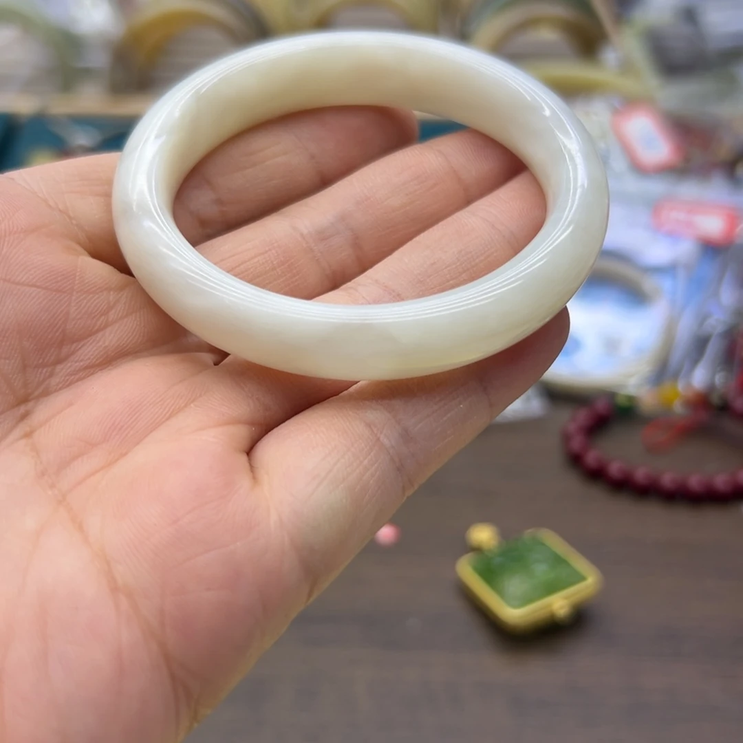 和田玉未镶嵌手镯51.6圈围118微瑕