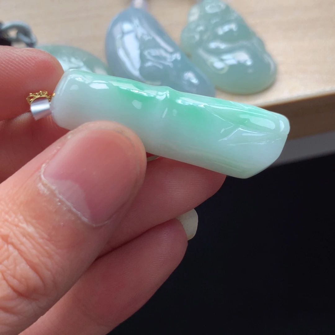 颈饰未镶嵌翡翠吊坠