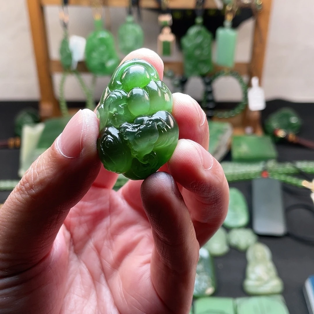 高***原和田玉（碧玉）未镶嵌颈饰