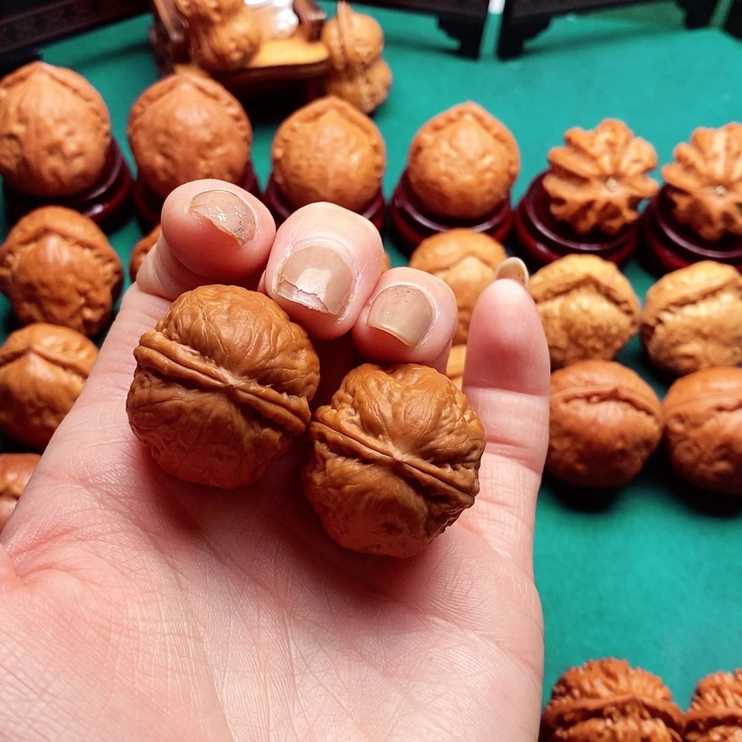 文玩核桃把件铁石