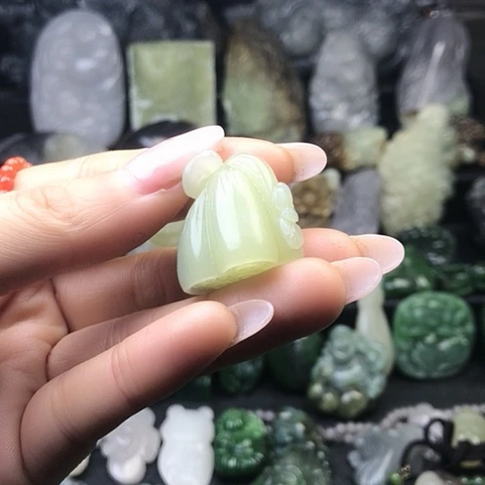 和田玉未镶嵌挂件