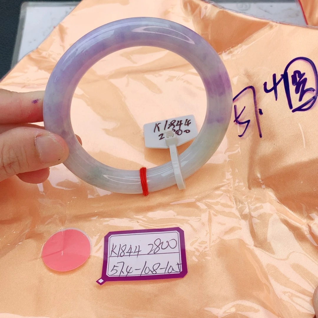 翡翠手镯未镶嵌我