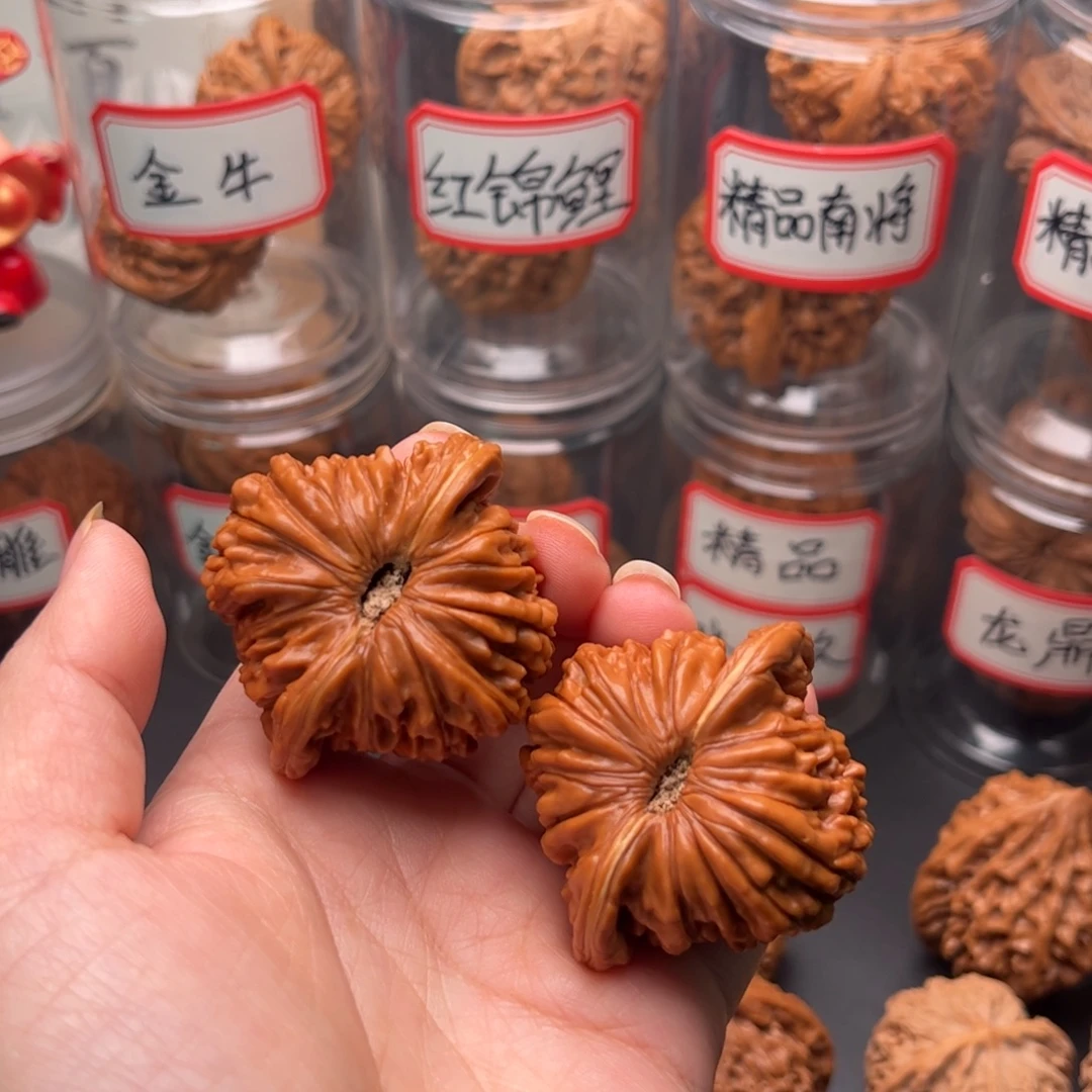 W***宇文玩核桃把件46红皮楼