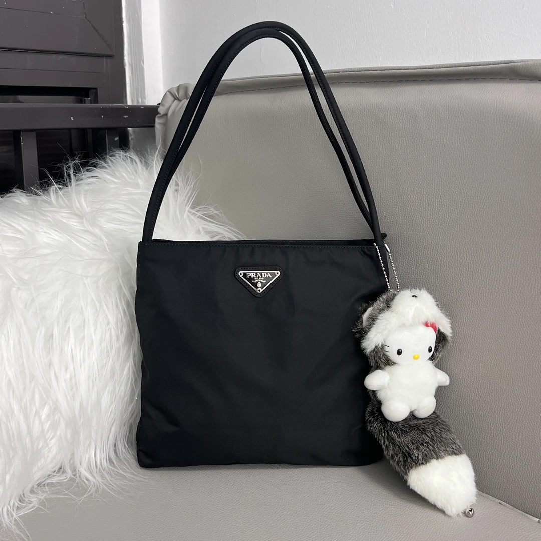 95新 Prada/普拉达 小号23cm黑色尼龙降落伞单肩托特包三角标腋下