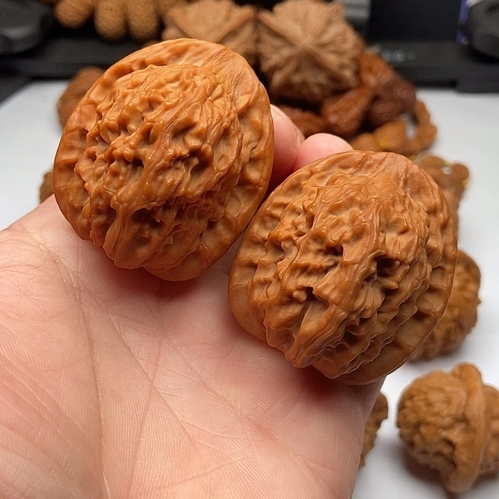 文玩核桃把件红狮子