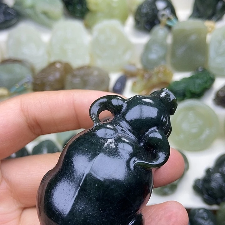 和田玉未镶嵌颈饰