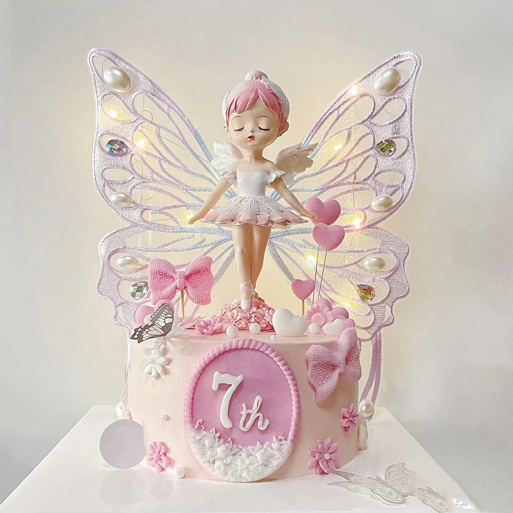 站姿公主女孩贝拉刺绣灯光蕾丝白色大蝴蝶巨大蝴蝶梦幻蛋糕装饰