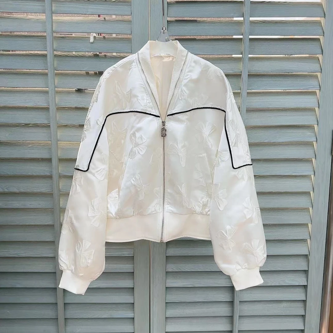 i-EAST 羽缎素雪~蝴蝶结提花撞色短外套WT41075