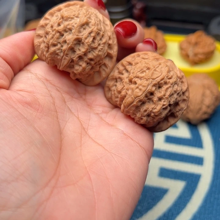 桃核吊坠文玩雪麒麟