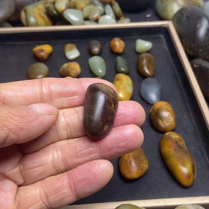 春***南和田玉（糖玉）未镶嵌珠宝奇石