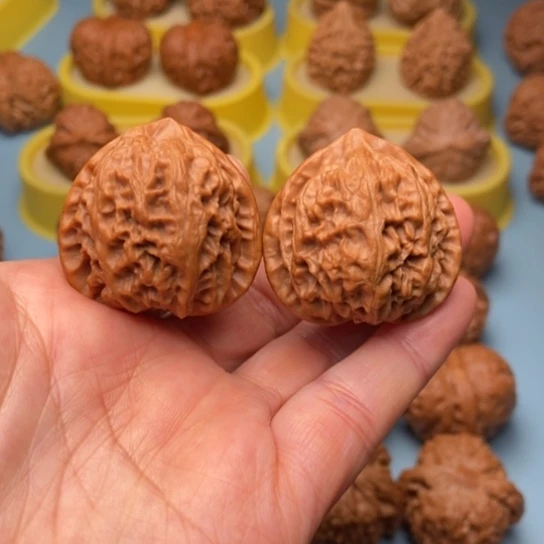 文玩核桃吊坠宫灯红皮35