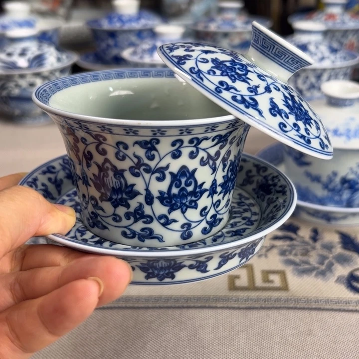 摆件缠枝莲马蹄三才盖碗