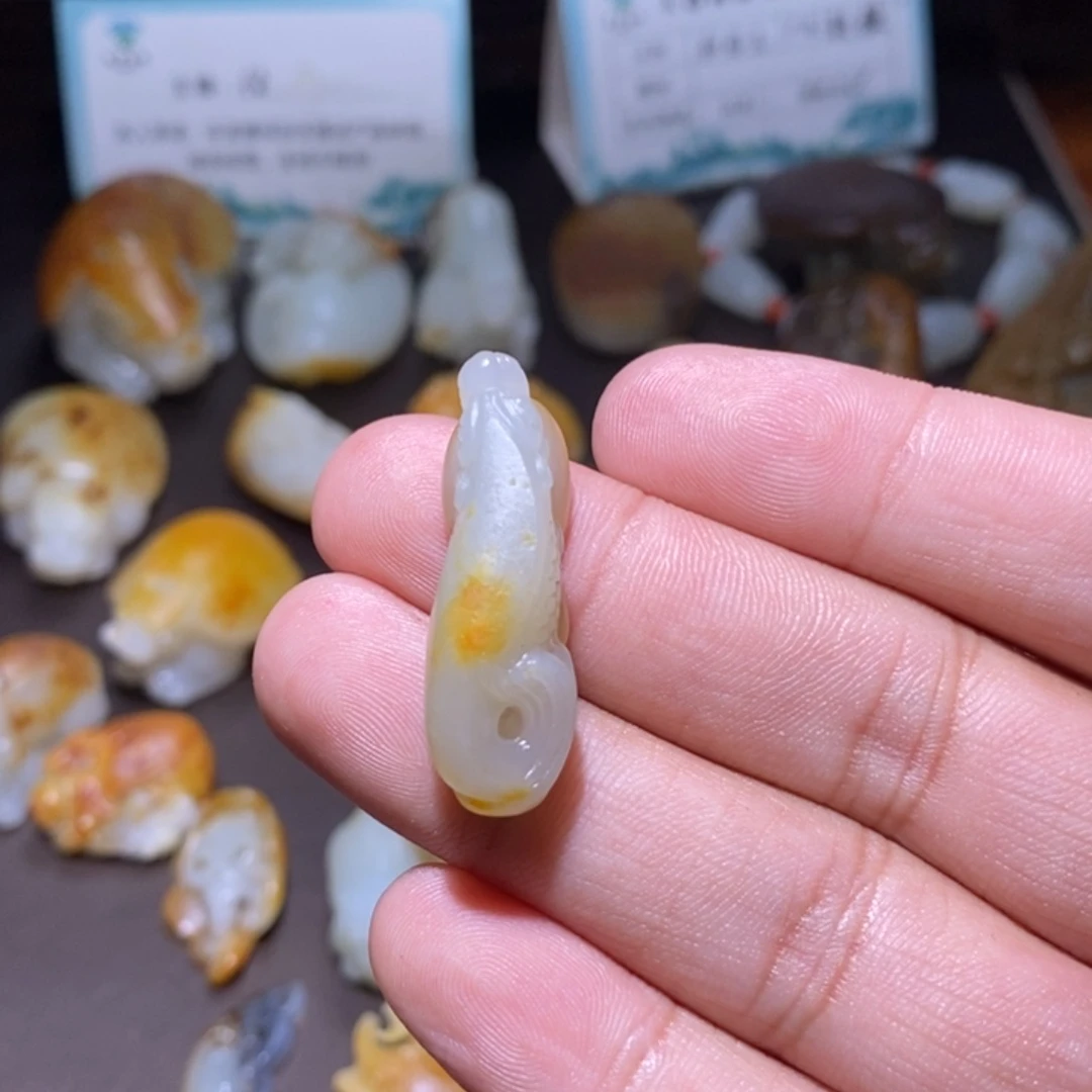 用***想和田玉未镶嵌颈饰