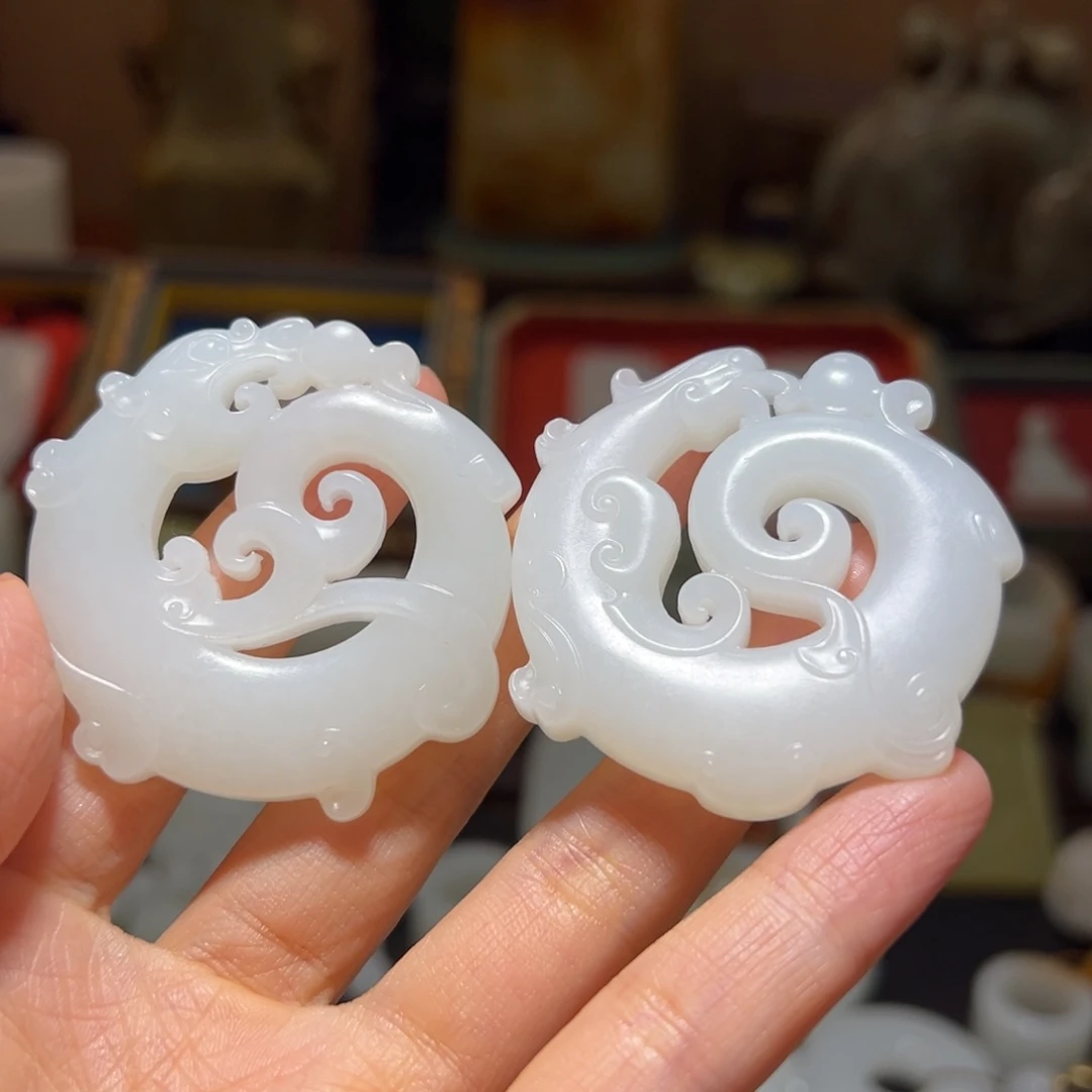 和田玉未镶嵌挂件放***妞