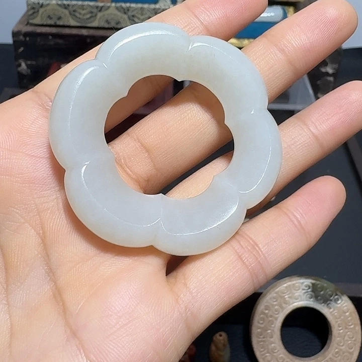 琅***王和田玉未镶嵌颈饰