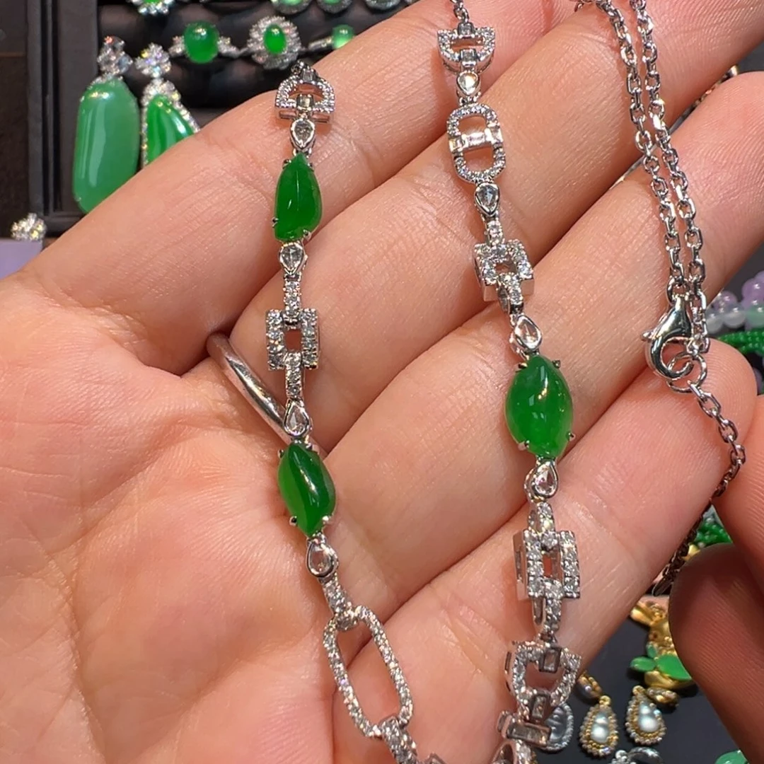 翡翠18K金镶嵌颈饰随行