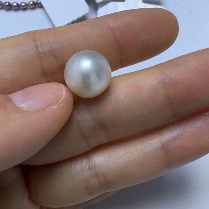 捡***女海水珍珠颈饰未镶嵌