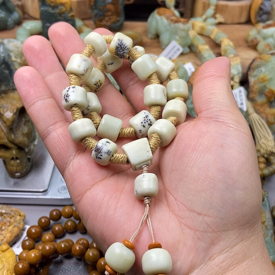 岫岩河磨玉（透闪石质玉）手持未镶嵌（****