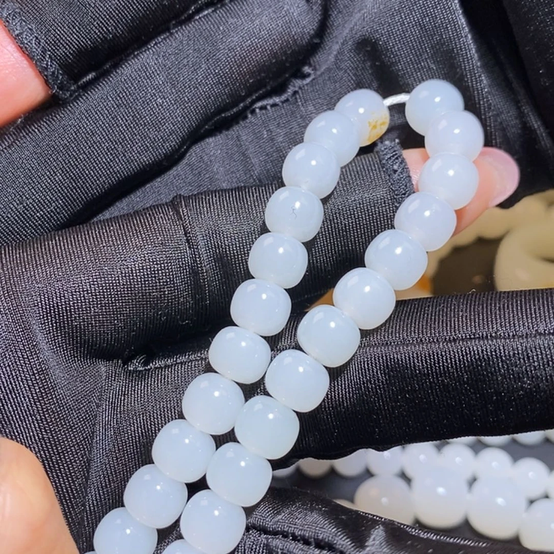 薄***姐和田玉未镶嵌手链