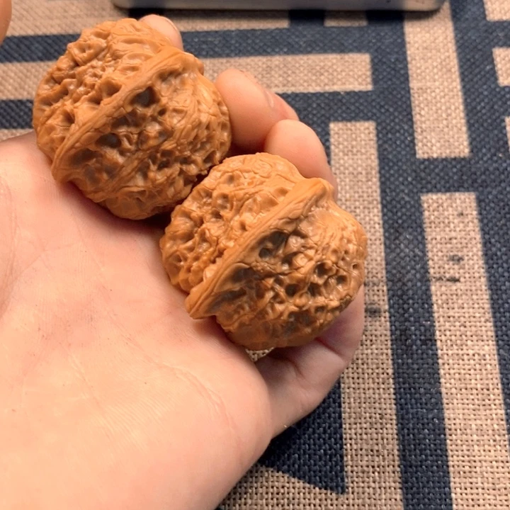 沉***默吊坠文玩核桃血麒麟