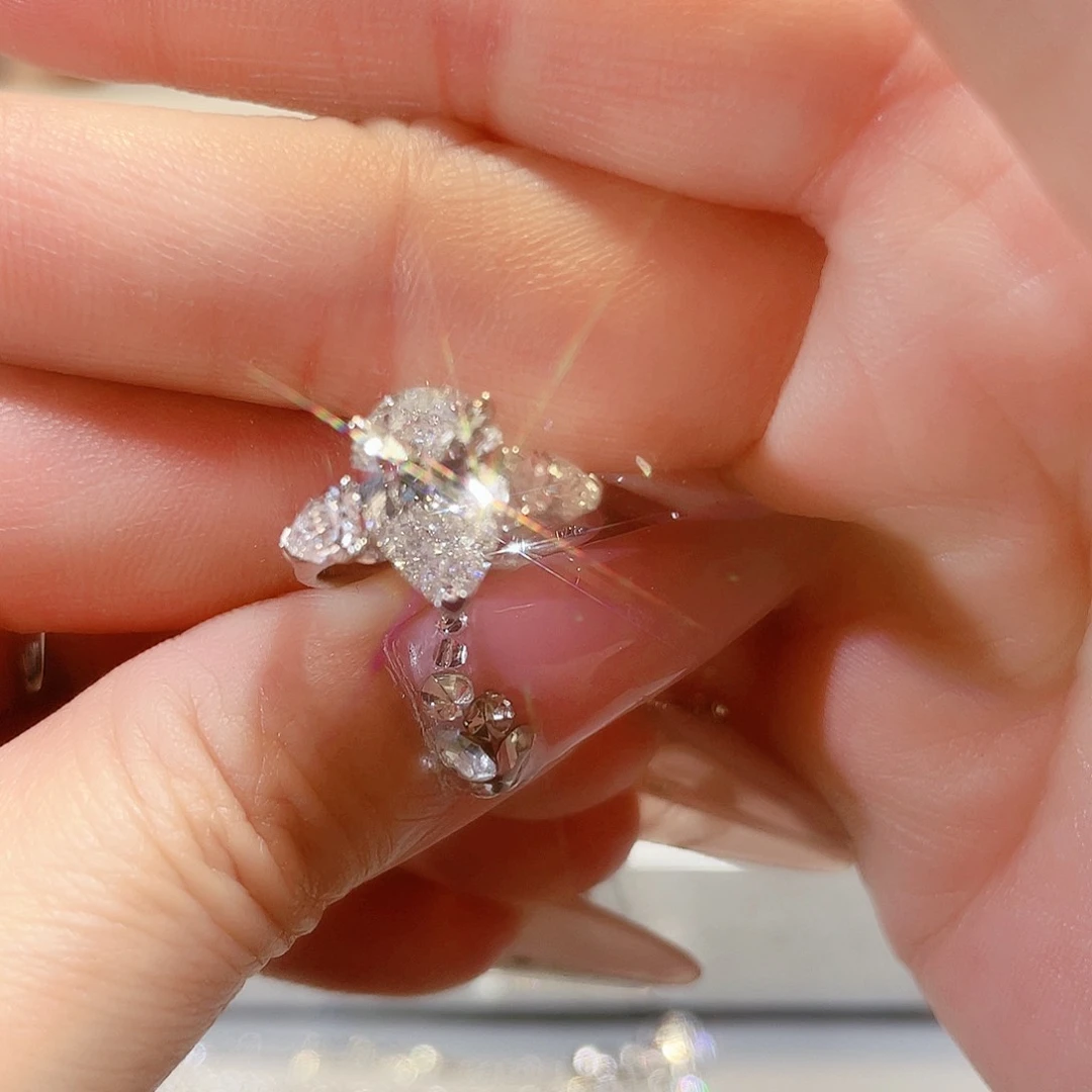 实验室培育钻石18K金镶嵌2.24D/VVS1，9