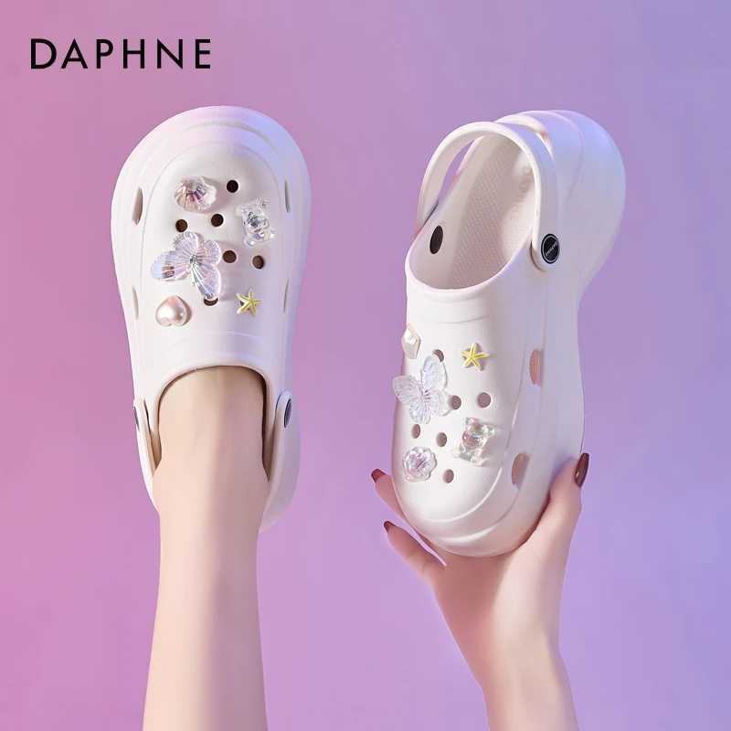 达芙妮休闲时尚洞洞鞋女款2025夏季新款透气防滑厚底增高包头凉鞋